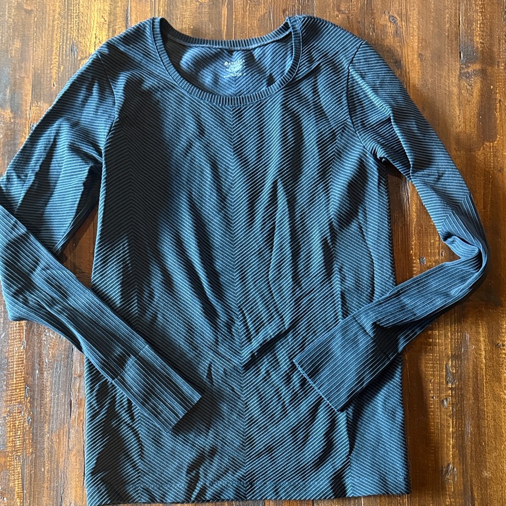 Women's Athleta Black and Blue Long Sleeve Top in Large